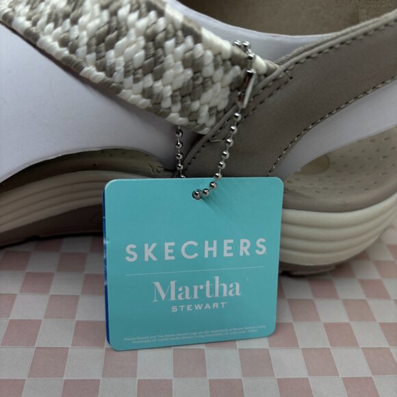 8.5 NWT Skechers Sandals - Picture 6 of 6